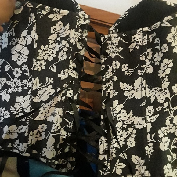 Corset - Picture 2 of 2